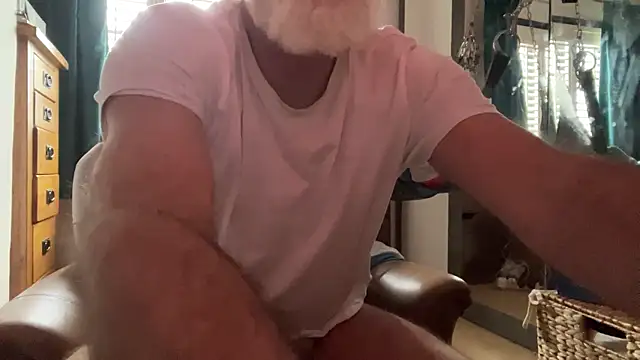 Snapshot of LeatherSdaddy chatting on 04.01.26 LeatherSdaddy online show from 04.01.26