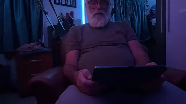 Snapshot of LeatherSdaddy chatting on 04.04.26 LeatherSdaddy online show from 04.04.26