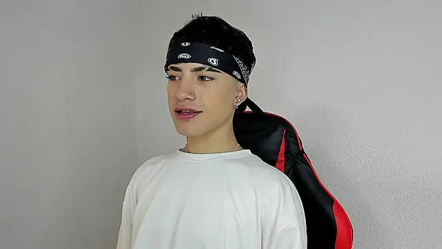 Snapshot of ThiagoDV chatting on 11.19.25 ThiagoDV online show from 11.19.25