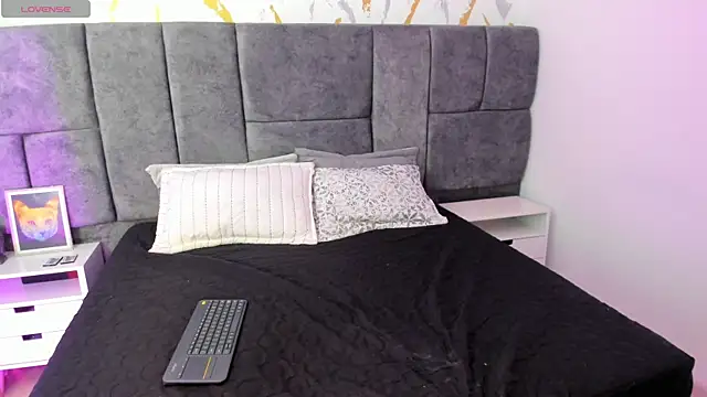 Snapshot of Atenea_Velle chatting on 04.23.26 Atenea Velle online show from 04.23.26