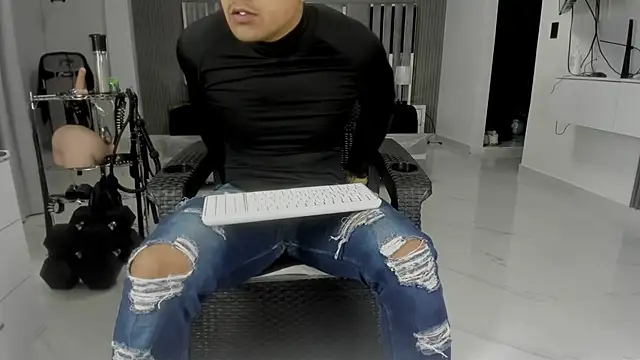 Snapshot of master_leather chatting on 06.25.26 master leather online show from 06.25.26