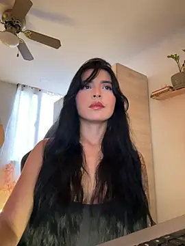 Snapshot of Cristal_Cerati_ chatting on 05.27.26 Cristal Cerati online show from 05.27.26