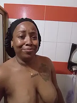 Snapshot of NayraMoon_ chatting on 11.26.25 NayraMoon online show from 11.26.25