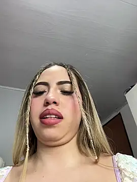 Snapshot of cupcakee_ chatting on 11.16.25 cupcakee online show from 11.16.25