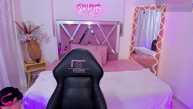 ISABELA TAY online show from 11.20.25