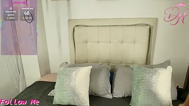 Daphne Hills online show from 04.01.26