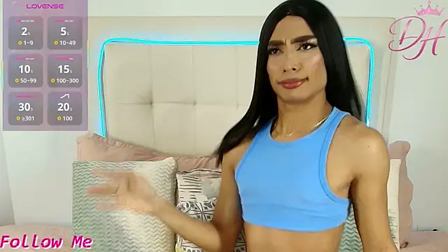 Daphne Hills online show from 04.16.26