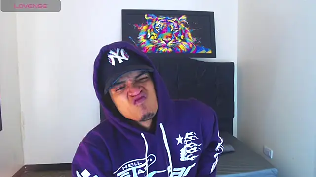 Snapshot of Isaacas_ chatting on 11.27.25 Isaacas online show from 11.27.25