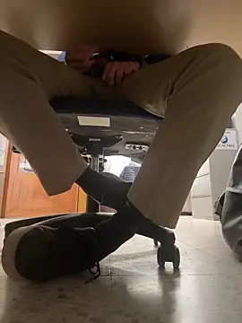 Snapshot of Dihotbi chatting on 11.18.25 Dihotbi online show from 11.18.25