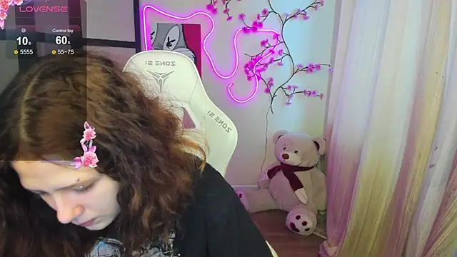 Snapshot of Anora_Miller chatting on 11.23.25 Anora Miller online show from 11.23.25