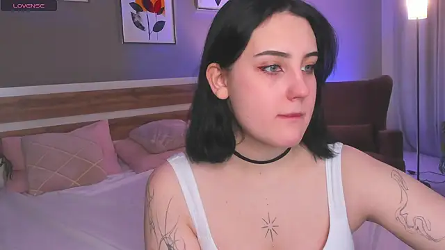 Snapshot of hey_tessa chatting on 01.18.26 hey tessa online show from 01.18.26