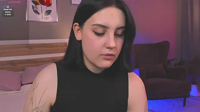 Snapshot of hey_tessa chatting on 02.12.26 hey tessa online show from 02.12.26