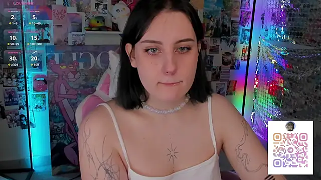 Snapshot of hey_tessa chatting on 03.02.26 hey tessa online show from 03.02.26