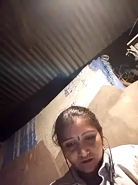 Snapshot of yanuw chatting on 11.18.25 yanuw online show from 11.18.25