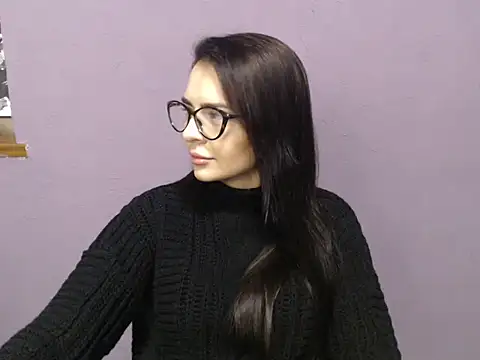 Snapshot of divina_kira chatting on 11.25.25 divina kira online show from 11.25.25