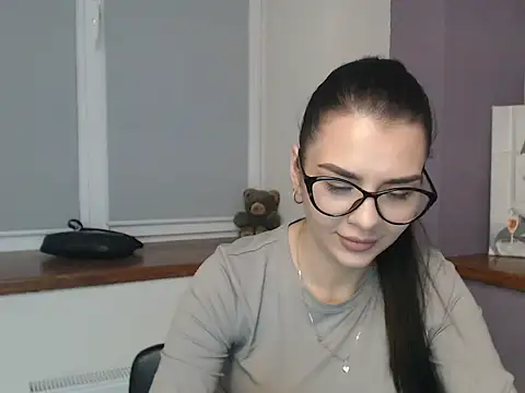 Snapshot of divina_kira chatting on 11.26.25 divina kira online show from 11.26.25