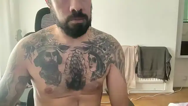 Snapshot of TattedUpSir chatting on 11.12.25 TattedUpSir online show from 11.12.25