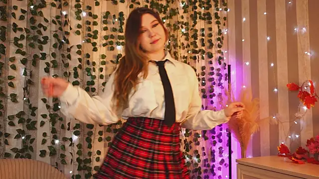 Snapshot of cheeky_cherry_ chatting on 11.20.25 cheeky cherry online show from 11.20.25