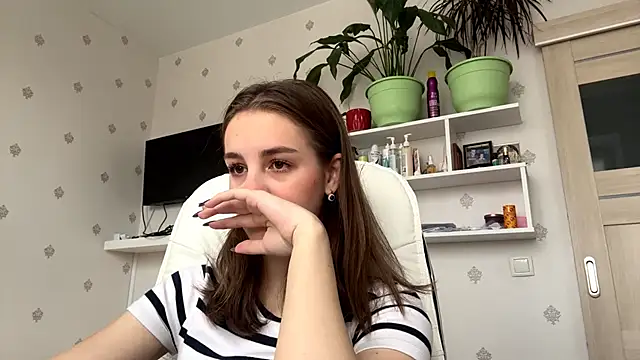 SweetieKatie online show from 11.19.25