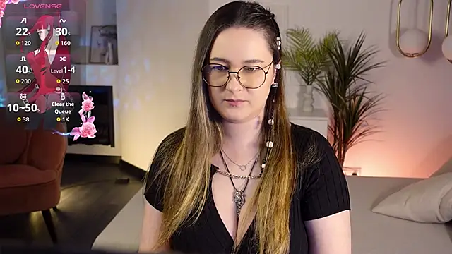 Snapshot of EmmaBloomm chatting on 11.26.25 EmmaBloomm online show from 11.26.25