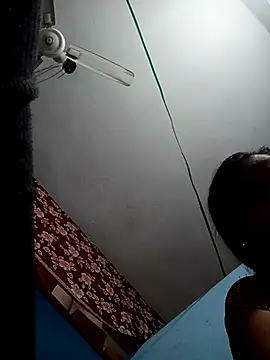 Snapshot of beutiful_hot chatting on 11.18.25 beutiful hot online show from 11.18.25