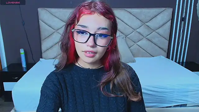 Laracooper  online show from 11.17.25