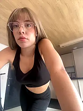 Snapshot of Abbiejohnson chatting on 12.01.25 Abbiejohnson online show from 12.01.25