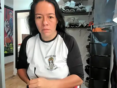 caroline 47 online show from 04.18.26