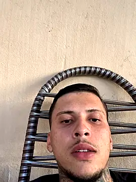 Snapshot of Ryanzl017 chatting on 12.02.25 Ryanzl017 online show from 12.02.25