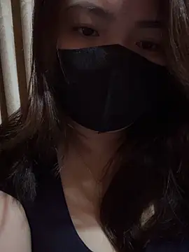 Snapshot of Thythy68 chatting on 11.21.25 Thythy68 online show from 11.21.25