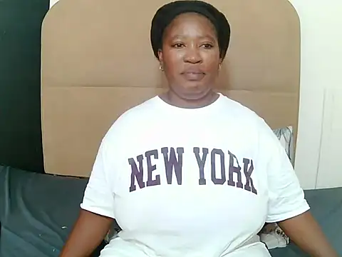 Snapshot of MissMoyo chatting on 12.05.25 MissMoyo online show from 12.05.25