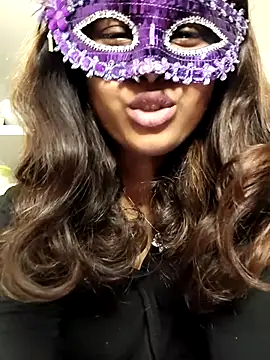 Snapshot of TINA9900 chatting on 11.21.25 TINA9900 online show from 11.21.25