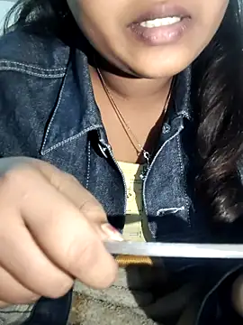 Snapshot of TINA9900 chatting on 11.28.25 TINA9900 online show from 11.28.25