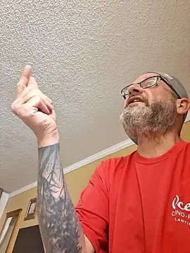 Snapshot of Hardon4youlady chatting on 11.23.25 Hardon4youlady online show from 11.23.25