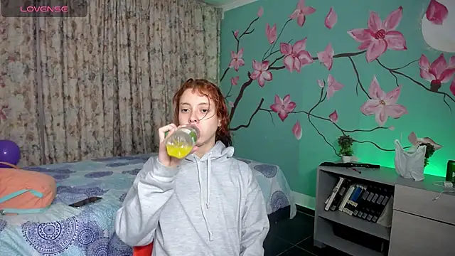 Snapshot of everest_69 chatting on 11.28.25 everest 69 online show from 11.28.25