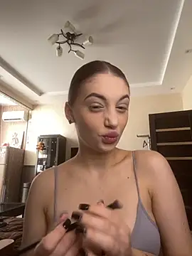 Snapshot of EmersonBennett chatting on 11.22.25 EmersonBennett online show from 11.22.25