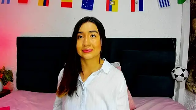 Snapshot of VictoriaRouge_ chatting on 07.18.26 VictoriaRouge online show from 07.18.26