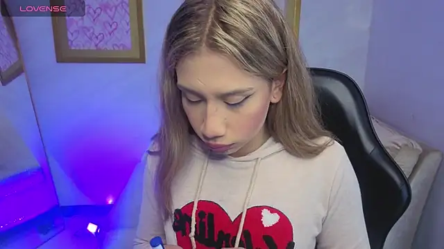 Evy Luxx v online show from 03.27.26