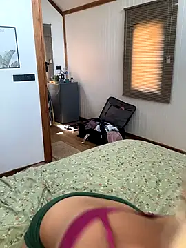 peachcindyy online show from 12.18.25