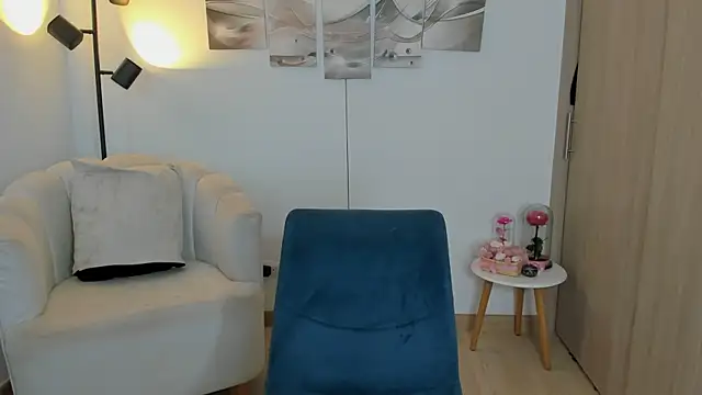 haileyflorez  online show from 04.17.26