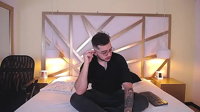 Ethan Greys online show from 12.03.25