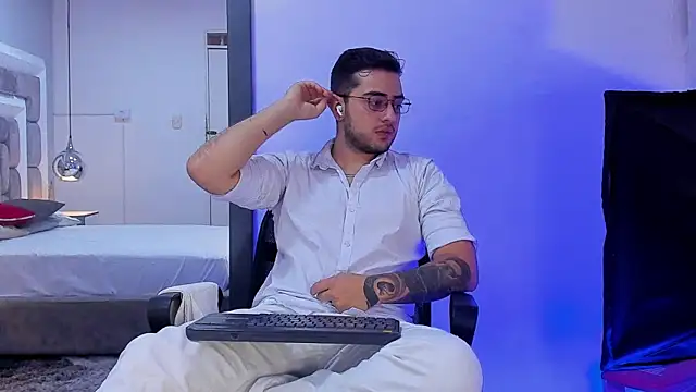 Ethan Greys online show from 12.23.25