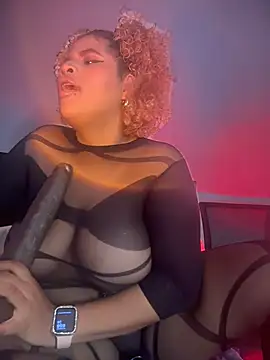 Snapshot of nikicatwild chatting on 11.24.25 nikicatwild online show from 11.24.25