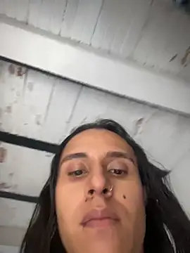 Isabella Hillss online show from 03.10.26