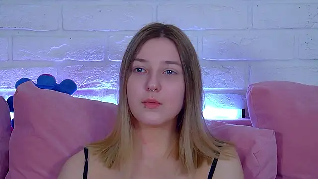 TinnaBurton online show from 04.09.26