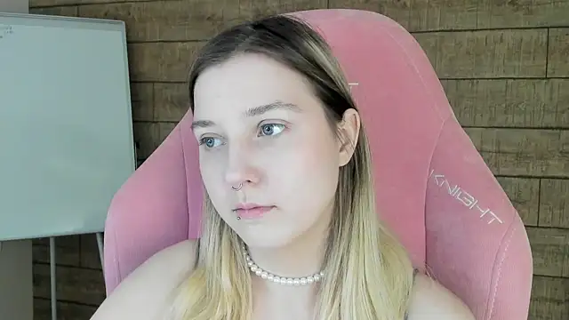 Snapshot of TinnaBurton chatting on 07.15.26 TinnaBurton online show from 07.15.26