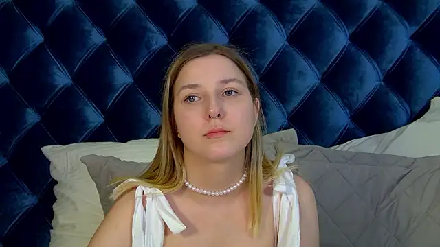 Snapshot of TinnaBurton chatting on 07.18.26 TinnaBurton online show from 07.18.26