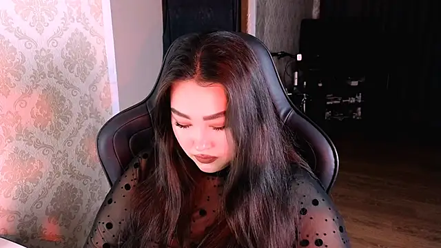 Emma Uilson online show from 02.05.26