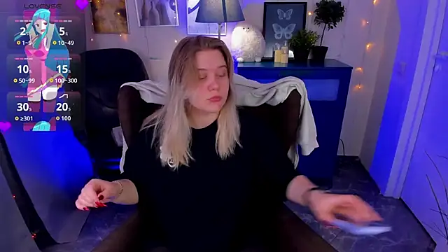 Snapshot of LouiseMous chatting on 02.05.26 LouiseMous online show from 02.05.26