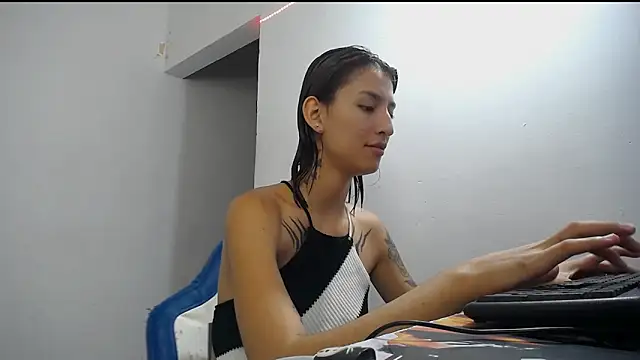 Hot play18 online show from 02.19.26